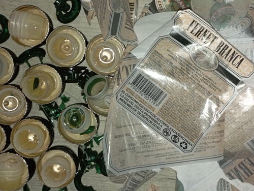 Lavado de botellas y retiro de etiquetas